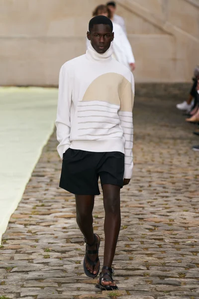 Look 49